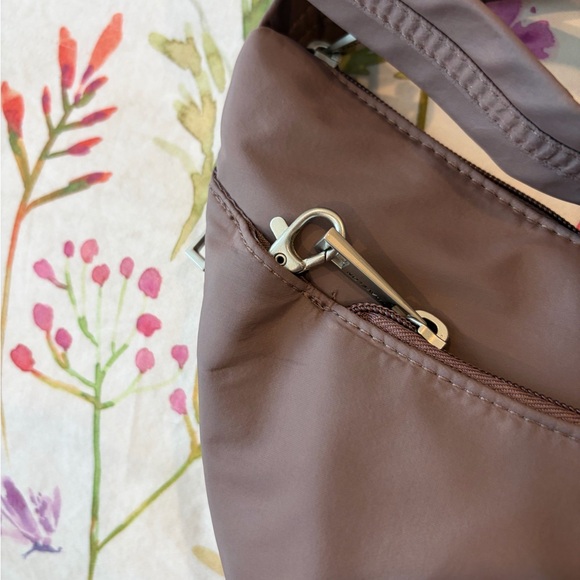 Travelon Crescent bag - Picture 5 of 13